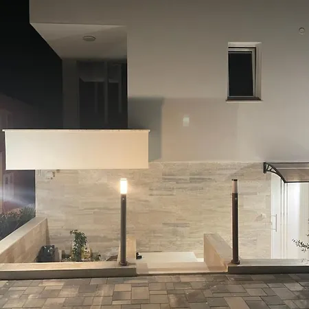 Regina Regina With Swimming Pool Apartment Jezera