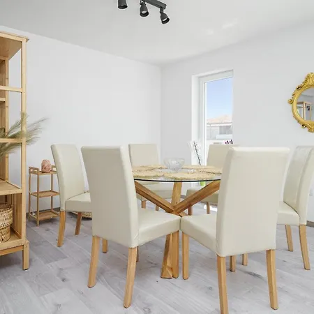 Apartamento Regina Regina With Swimming Pool Jezera