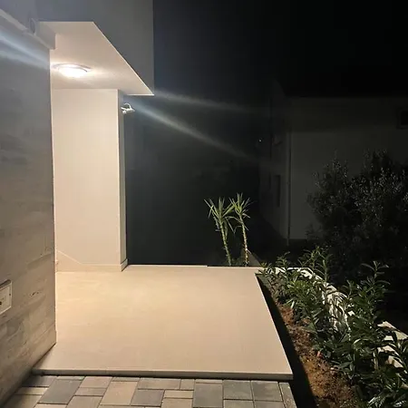 Regina Regina With Swimming Pool Apartment Jezera