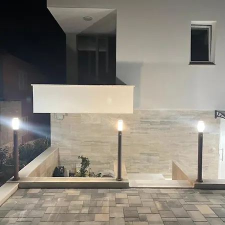 Apartment Regina Regina With Swimming Pool Jezera