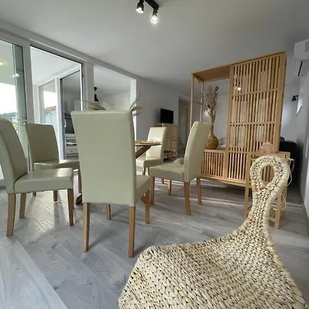 Regina Regina With Swimming Pool Apartamento Jezera