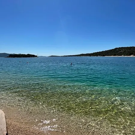 Regina Regina With Swimming Pool Jezera