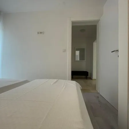 Apartamento Regina Regina With Swimming Pool Jezera