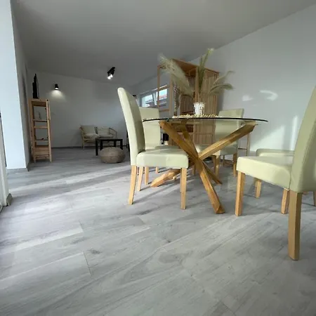 Regina Regina With Swimming Pool Διαμέρισμα *