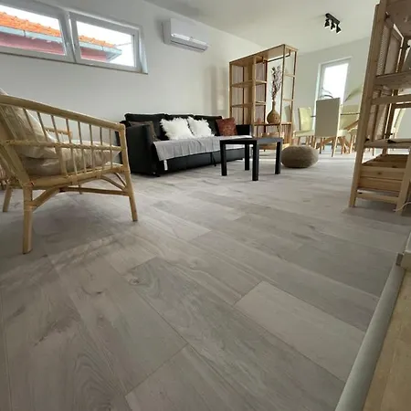 Regina Regina With Swimming Pool * Jezera