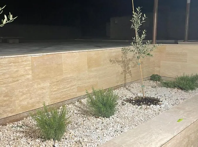 Апартаменты Regina Regina With Swimming Pool Езера