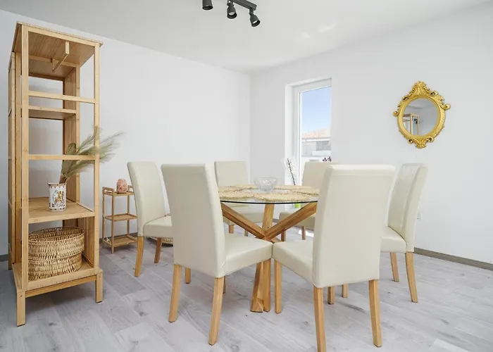 Apartman Regina Regina With Swimming Pool Jezera