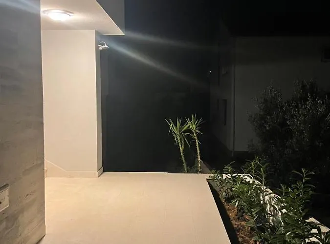 Regina Regina With Swimming Pool Апартаменты Езера