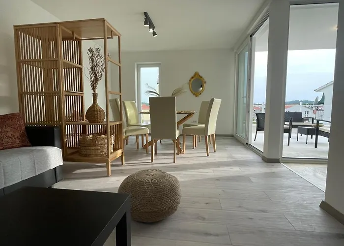 Regina Regina With Swimming Pool