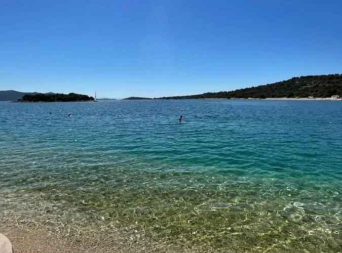 Regina Regina With Swimming Pool Езера