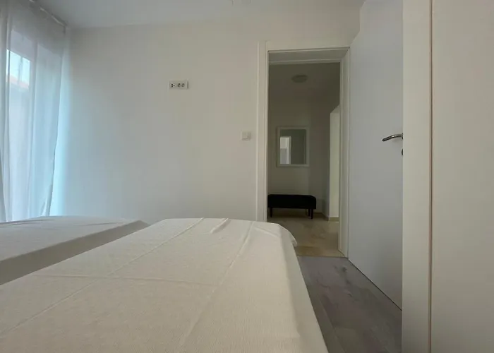 Apartman Regina Regina With Swimming Pool Jezera