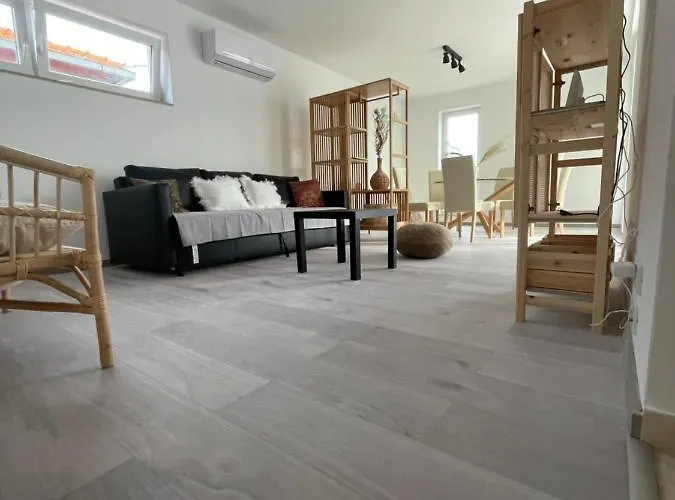 Regina Regina With Swimming Pool 耶泽拉