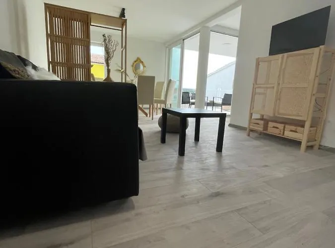 Regina Regina With Swimming Pool * 耶泽拉